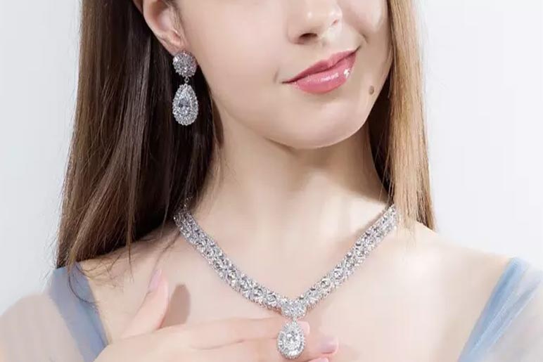 طلای سفید چیست و چه تفاوتی با نقره، استیل و پلاتین دارد؟